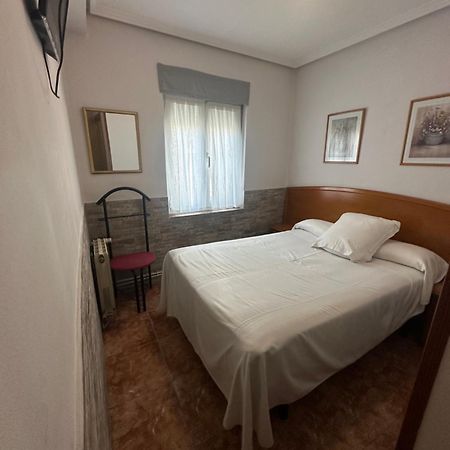 Pension Serafin Avilés Zewnętrze zdjęcie