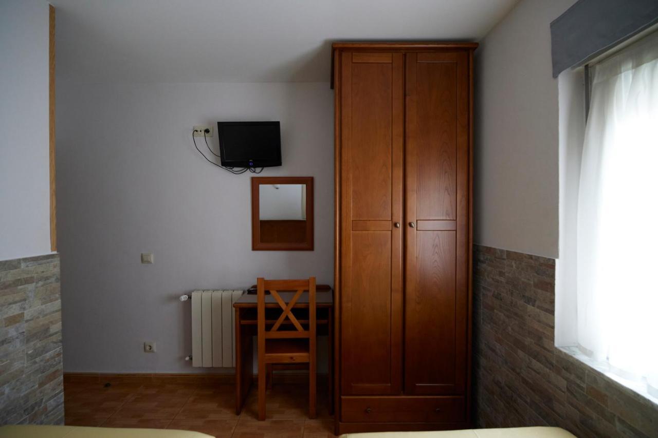 Pension Serafin Avilés Zewnętrze zdjęcie